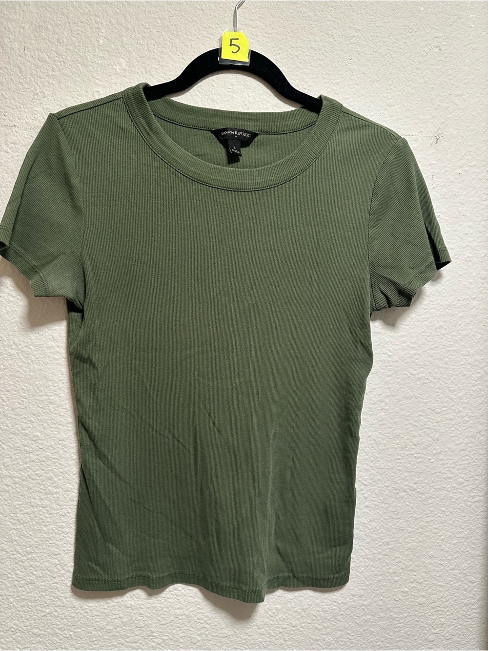 Banana Republic Women’s Small Olive Green Ribbed Fitted Crew Neck Tee